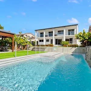 Holiday home 4 Bedroom Fabulous On Canal, Mooloolaba